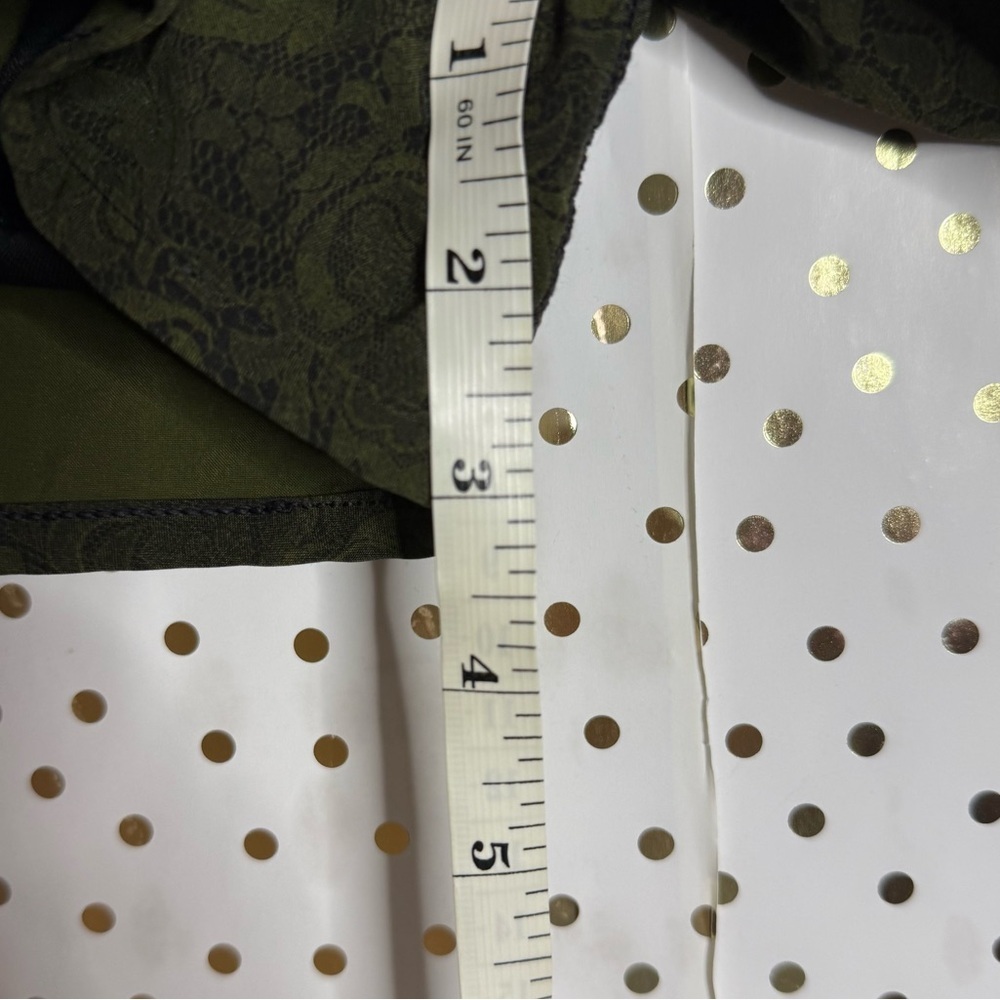 Lululemon Women's Olive Green Patterned Shorts - image 5